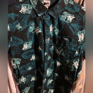 MTV large short sleeve button up shirt, comfortable and stylish!!